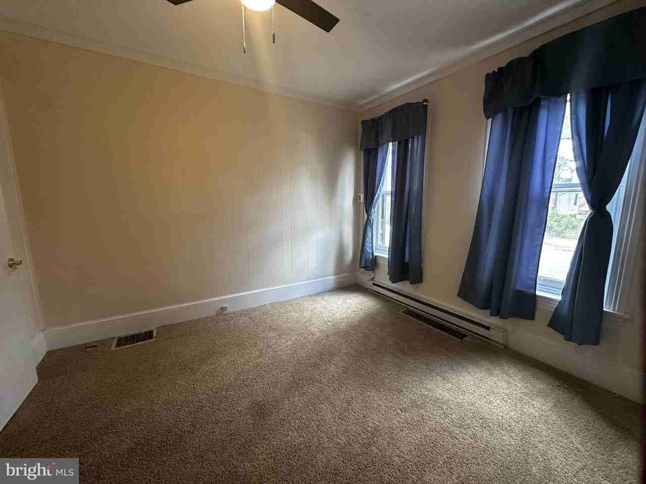 524 N Franklin St - Photo 7 of 11