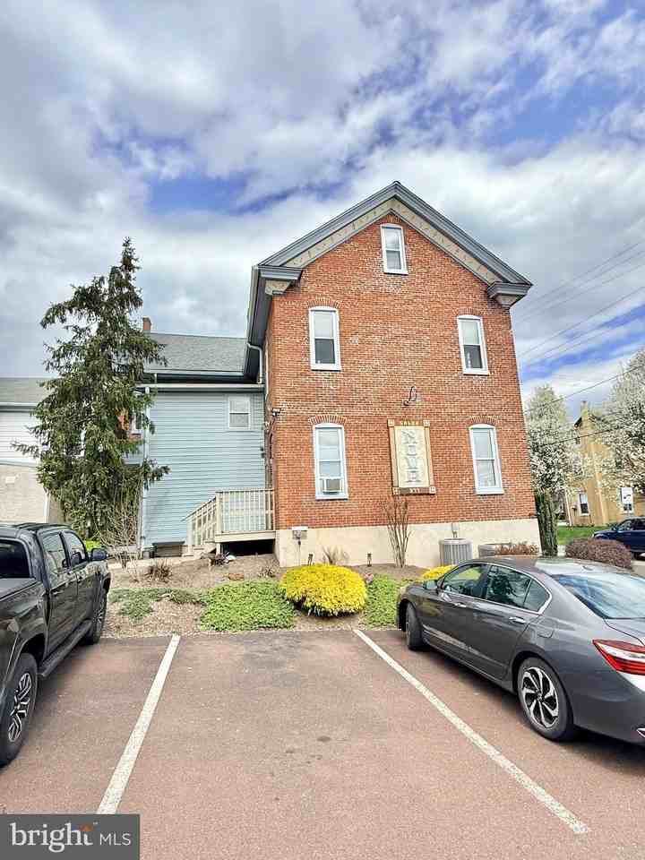 377 W Ridge Pike - Photo 2 of 13