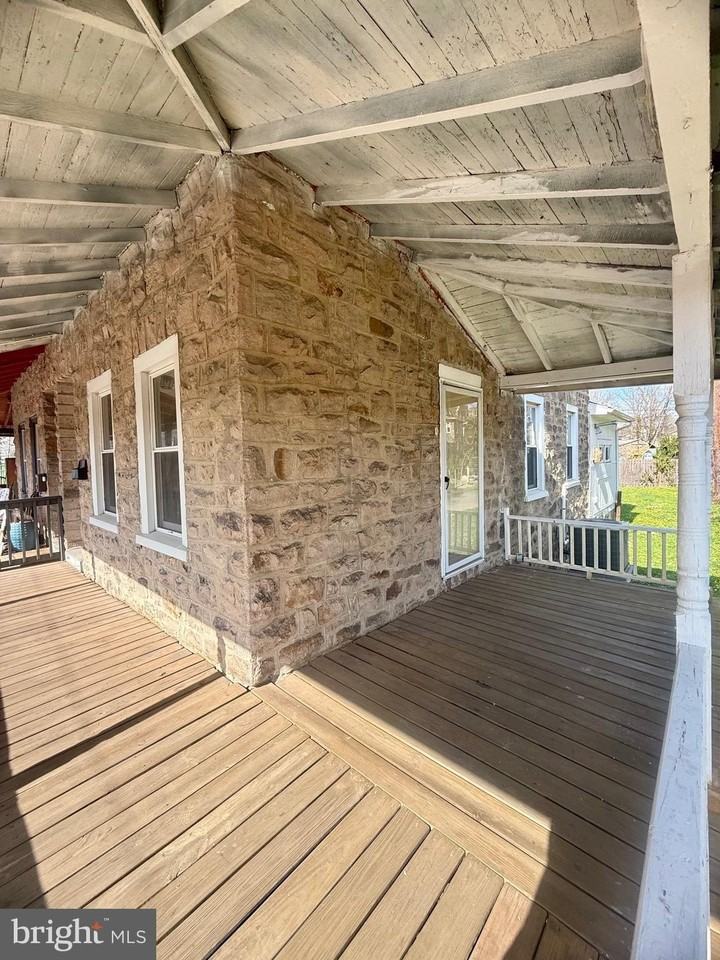 403 S Main St - Photo 3 of 37