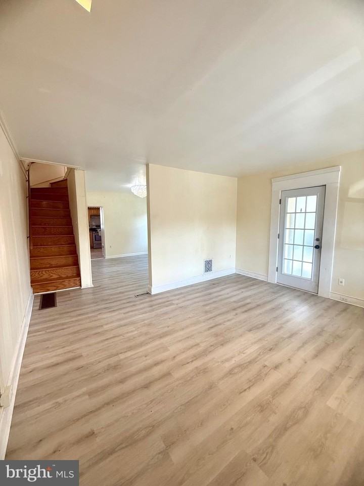 403 S Main St - Photo 6 of 37