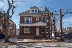 featured image of 122 E 3rd St #3