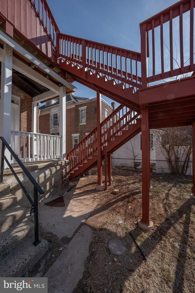 122 E 3rd St Apt 3 - Photo 3 of 35