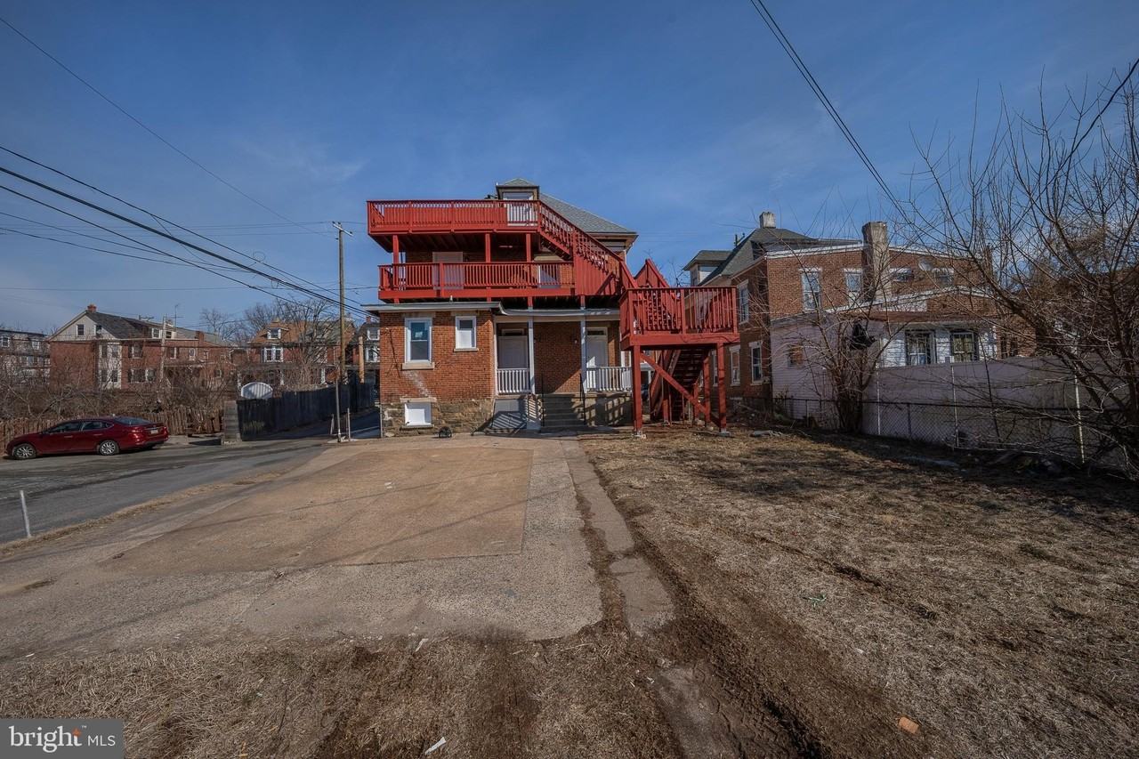 122 E 3rd St Apt 3 - Photo 4 of 35