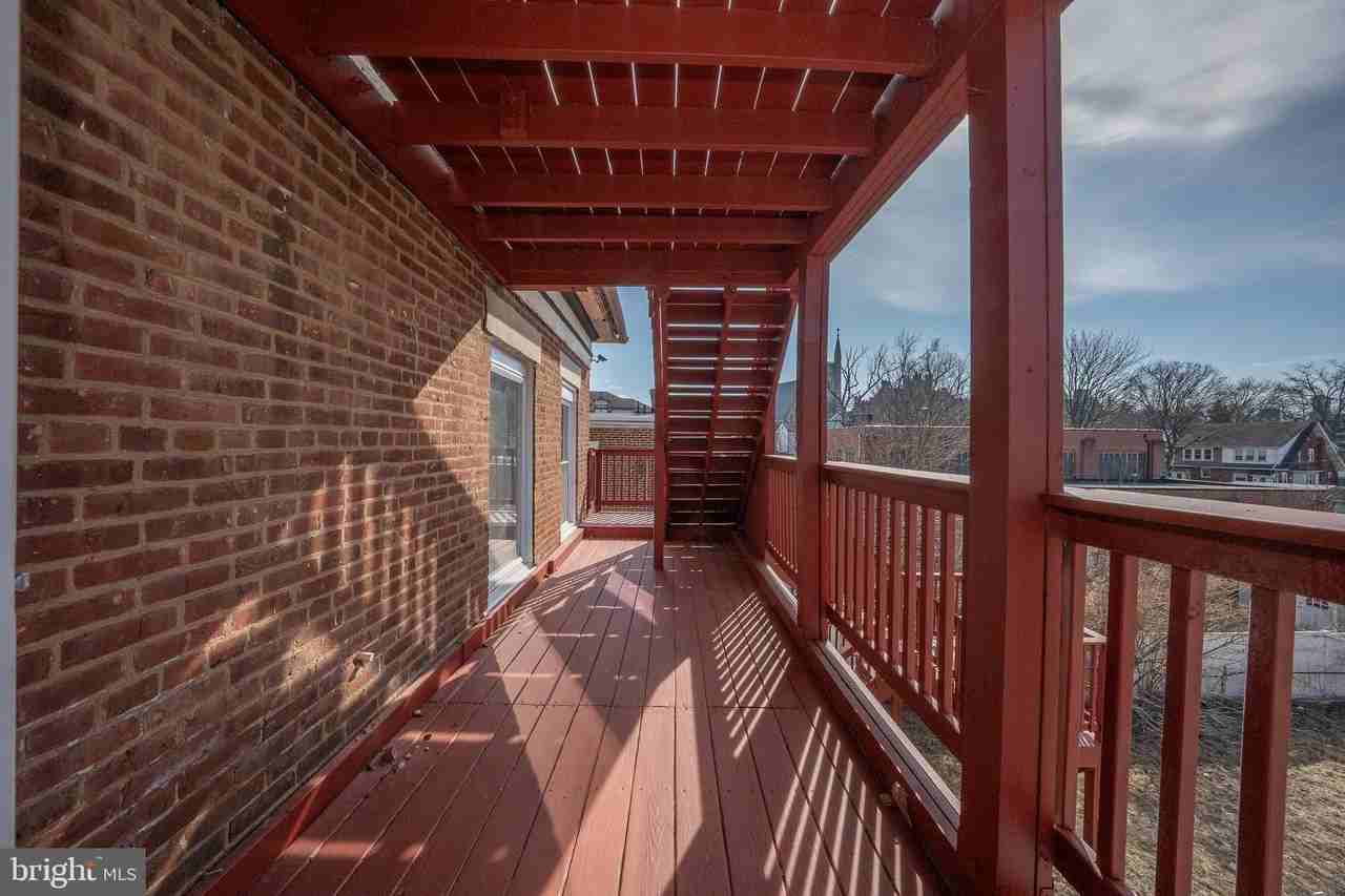 122 E 3rd St Apt 3 - Photo 7 of 35