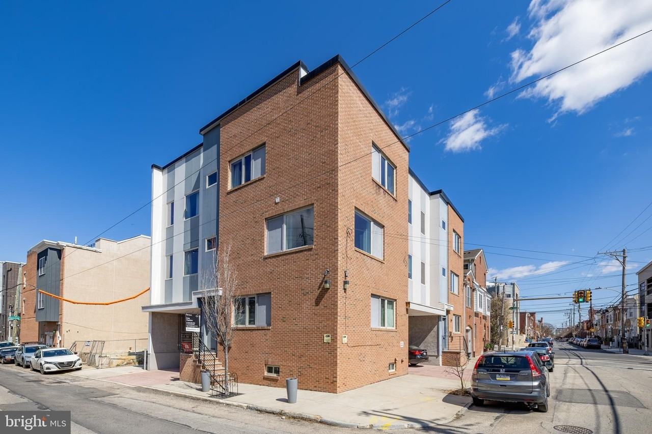 2555 Carpenter St Apt D - Photo 3 of 28