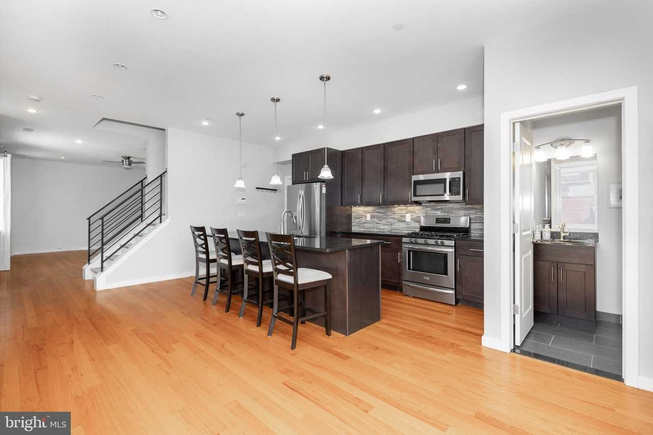 2555 Carpenter St Apt D - Photo 4 of 28