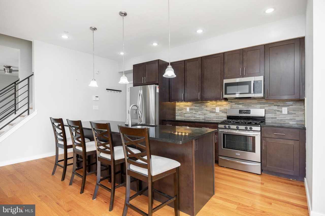 2555 Carpenter St Apt D - Photo 5 of 28