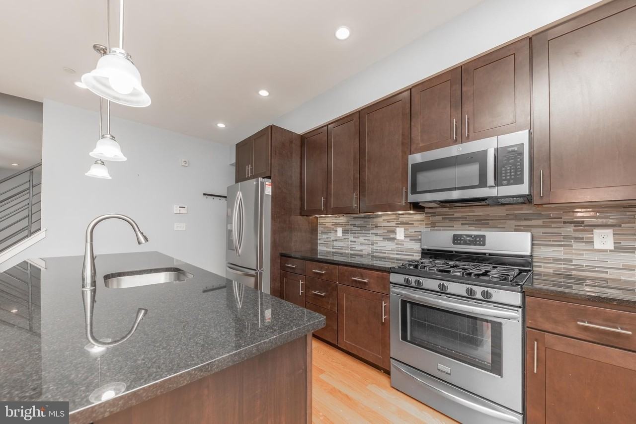 2555 Carpenter St Apt D - Photo 7 of 28