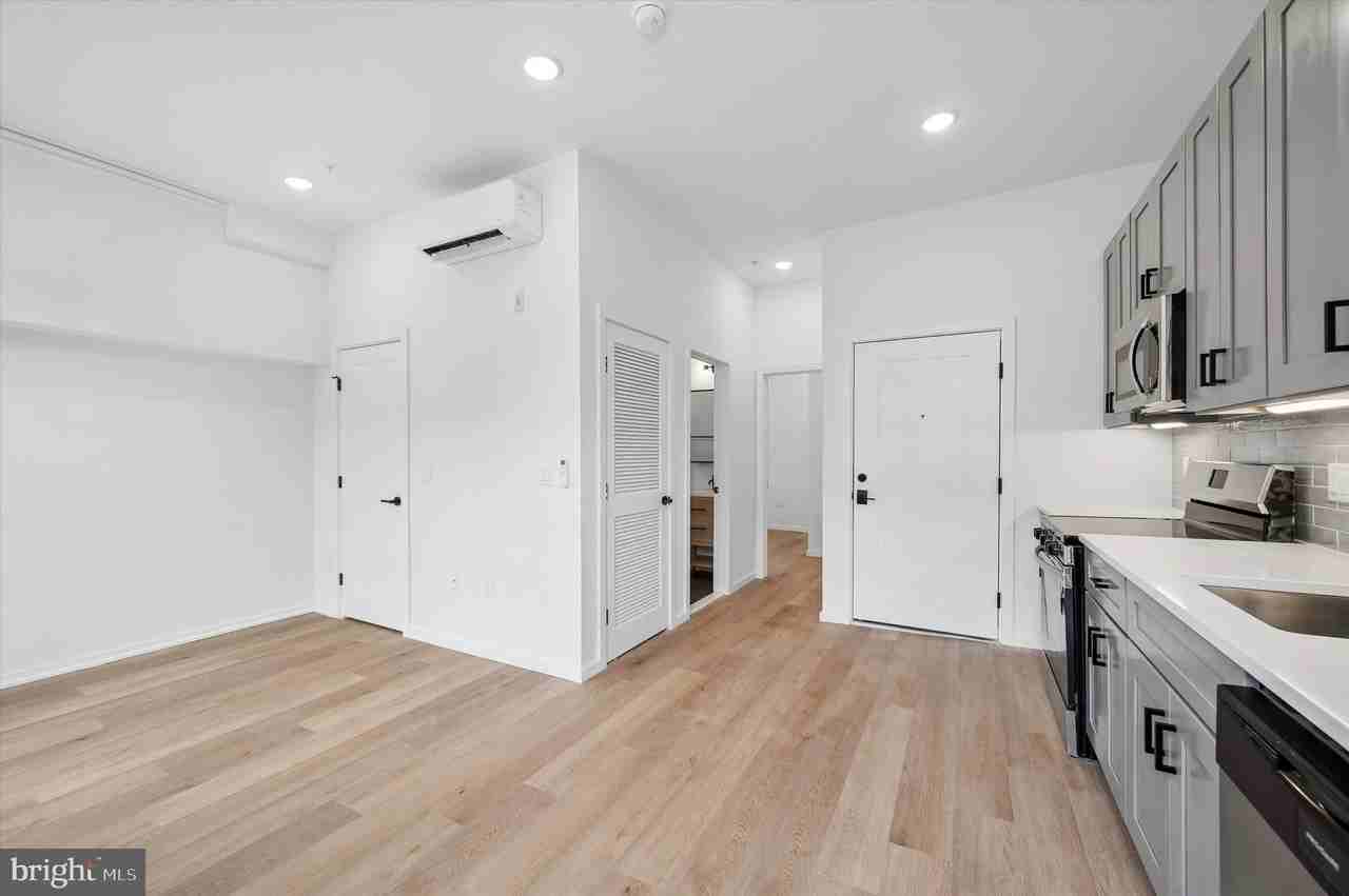 627 N 16th St Unit 201 - Photo 2 of 8