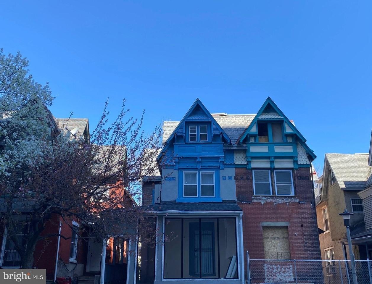 3215 Summer St - Photo 6 of 50