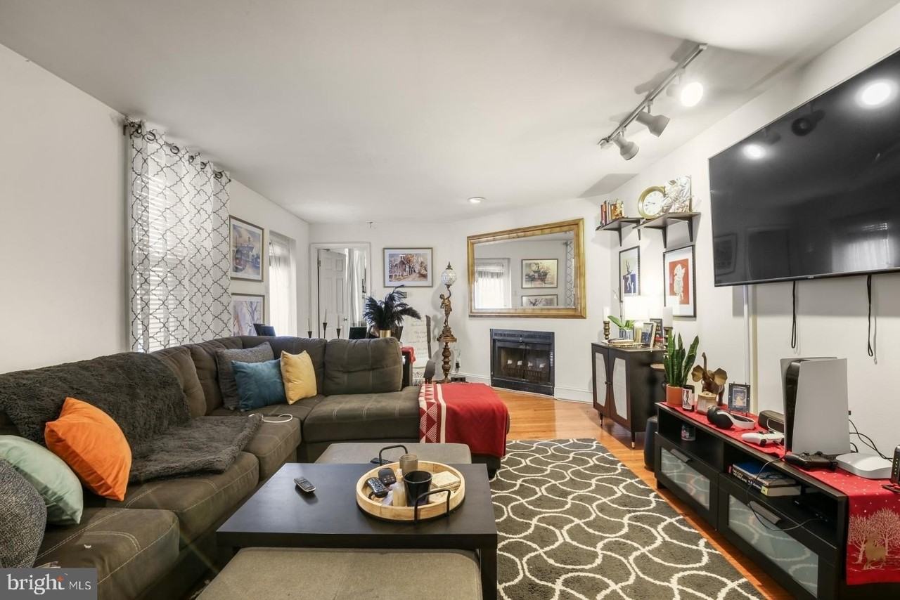 1720 Wallace St Apt 102 - Photo 2 of 21