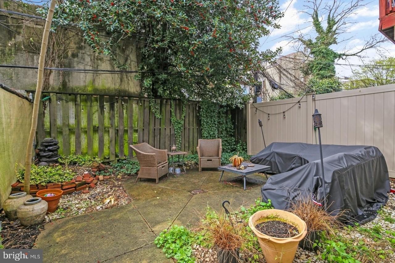 1720 Wallace St Apt 102 - Photo 5 of 21