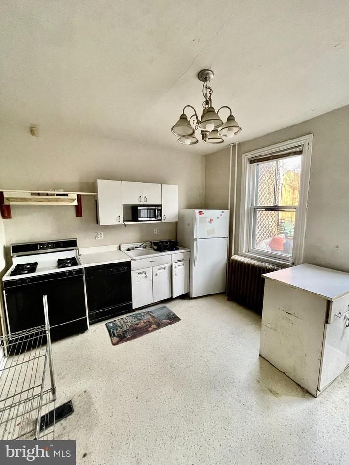 3650 Calumet St - Photo 5 of 12