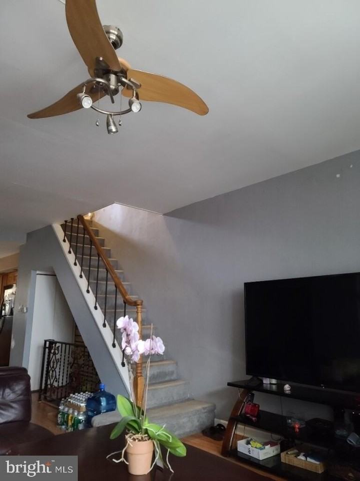 2621 S Jessup St - Photo 2 of 19