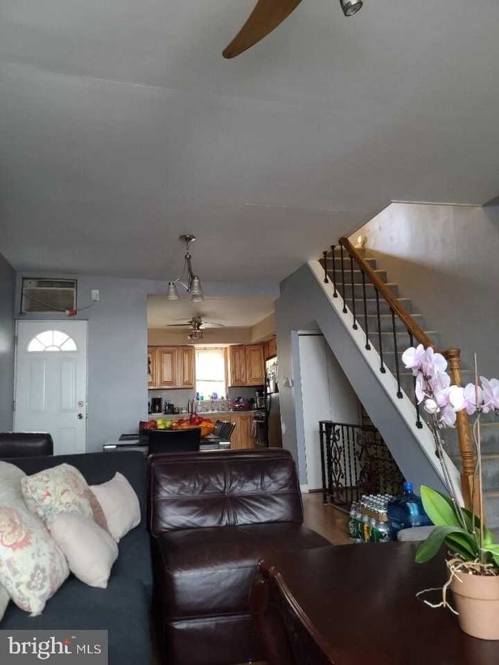 2621 S Jessup St - Photo 3 of 19