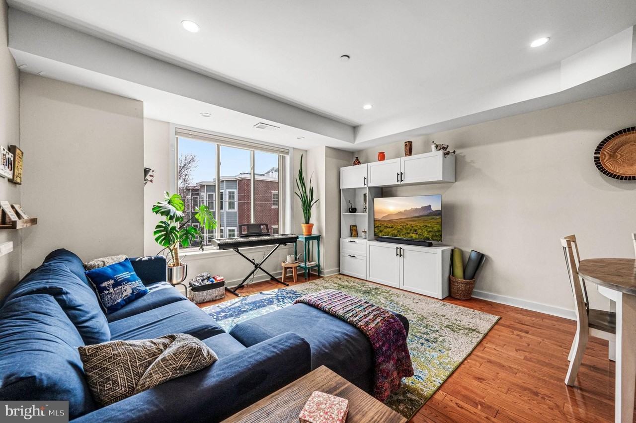 1825 Carpenter St Apt C - Photo 3 of 25