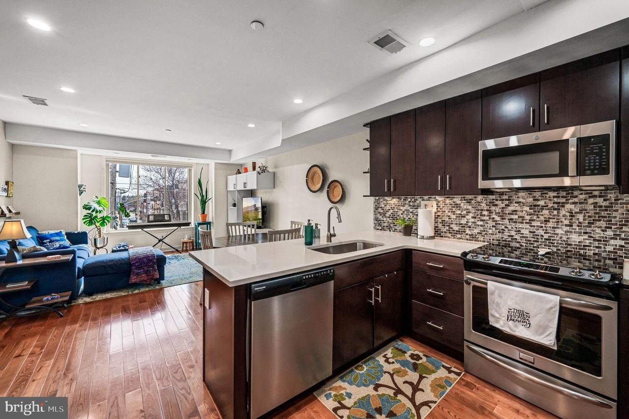 1825 Carpenter St Apt C - Photo 6 of 25