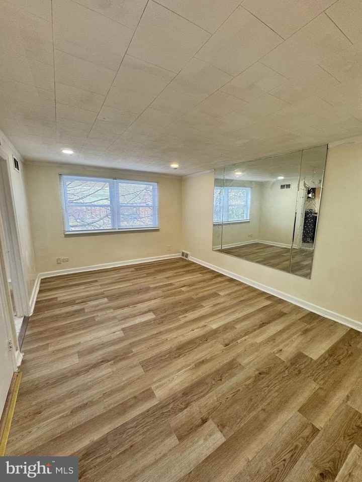 7972 Forrest Ave Unit 2 - Photo 3 of 26