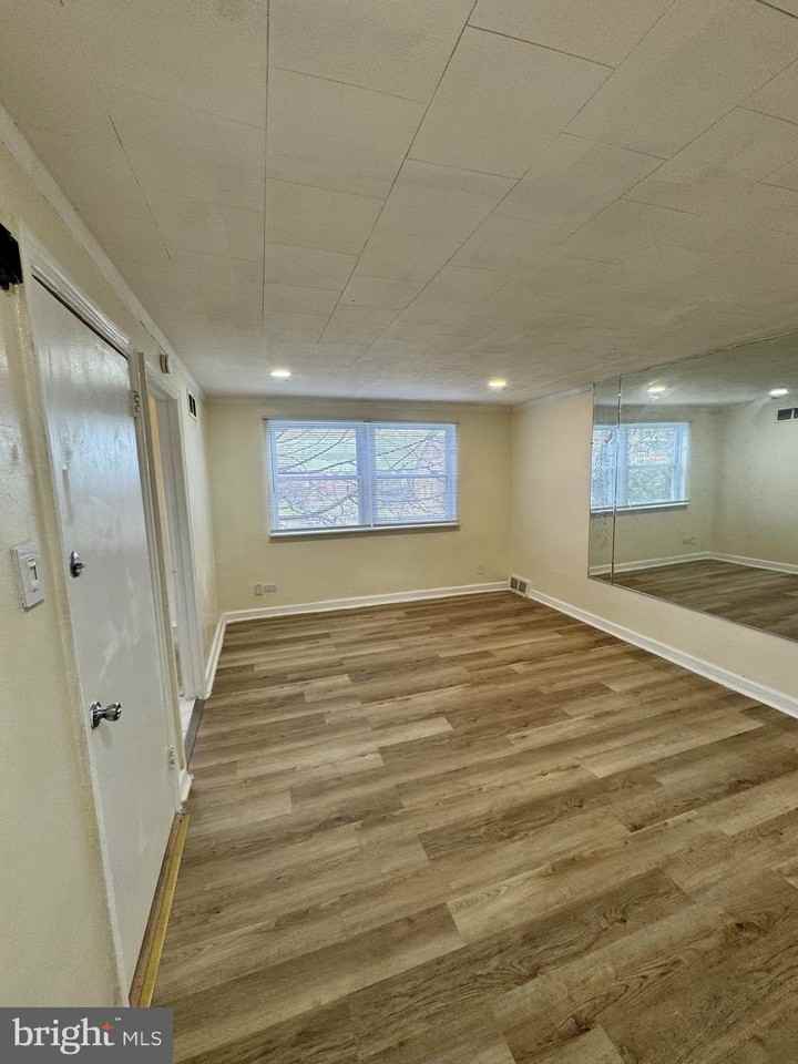 7972 Forrest Ave Unit 2 - Photo 4 of 26