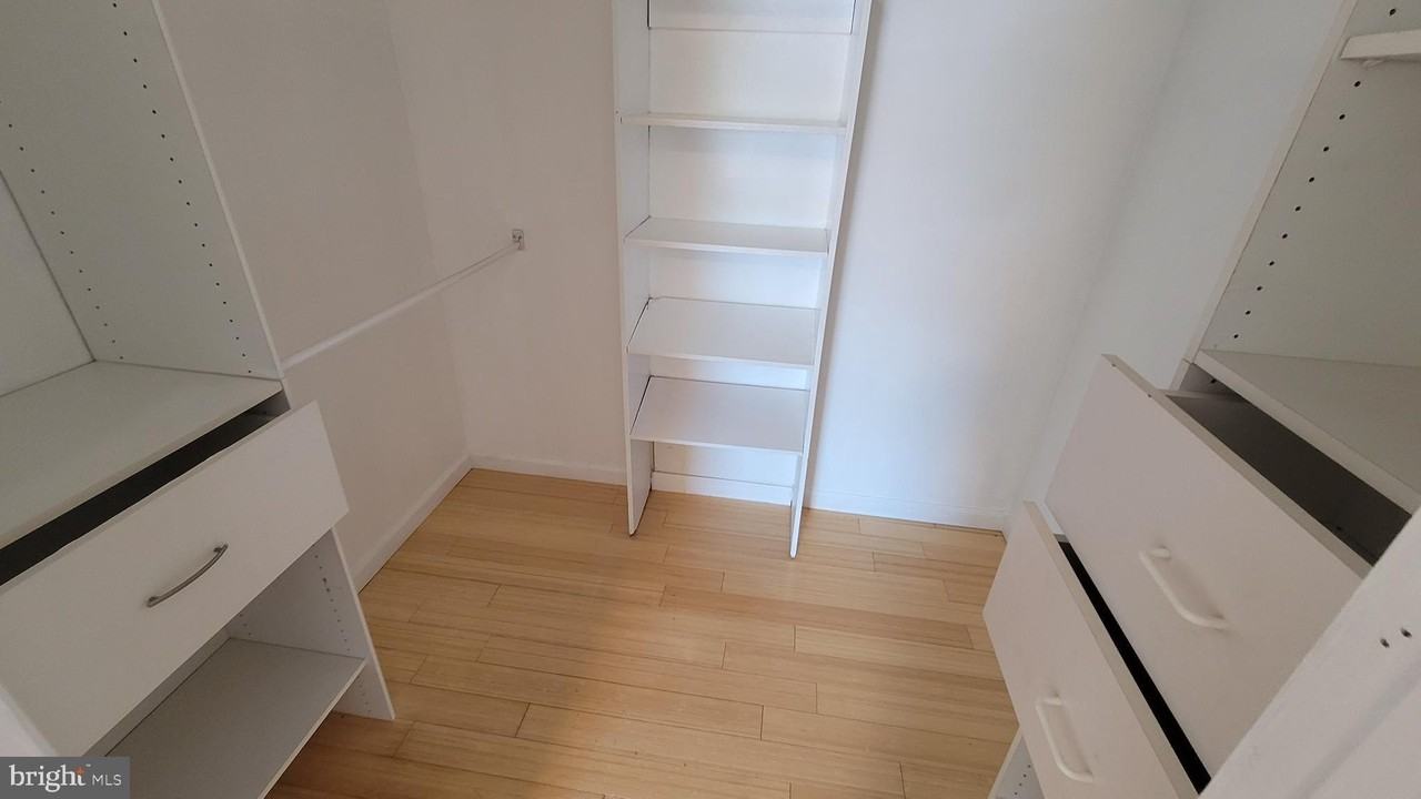 3556 Woodhaven Rd 2nd Fl - Photo 4 of 19