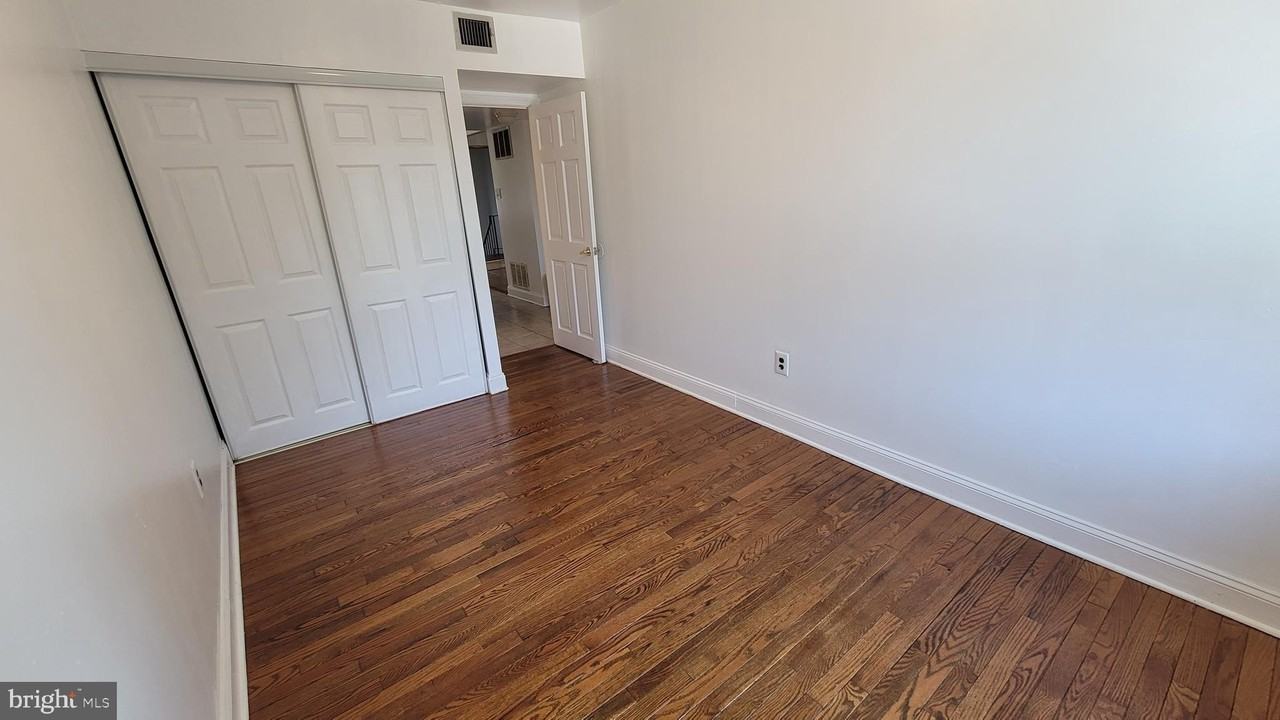 3556 Woodhaven Rd 2nd Fl - Photo 6 of 19