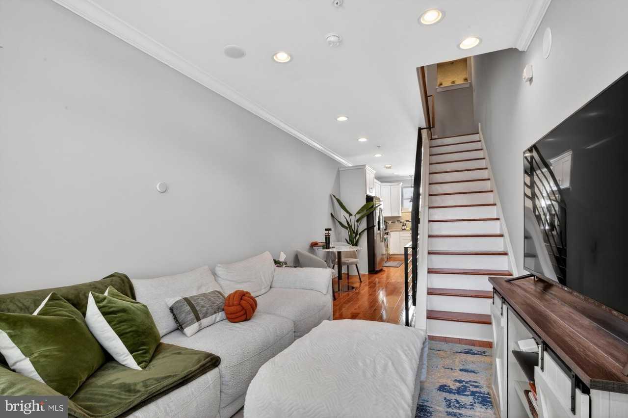 2216 Almond St - Photo 2 of 26