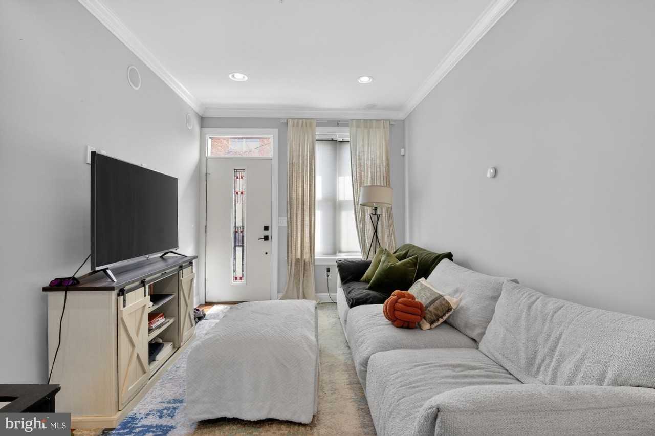 2216 Almond St - Photo 3 of 26