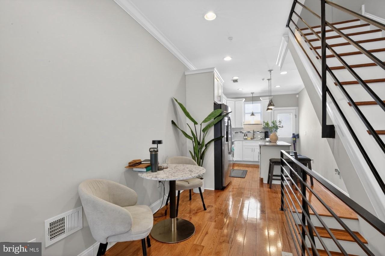 2216 Almond St - Photo 4 of 26