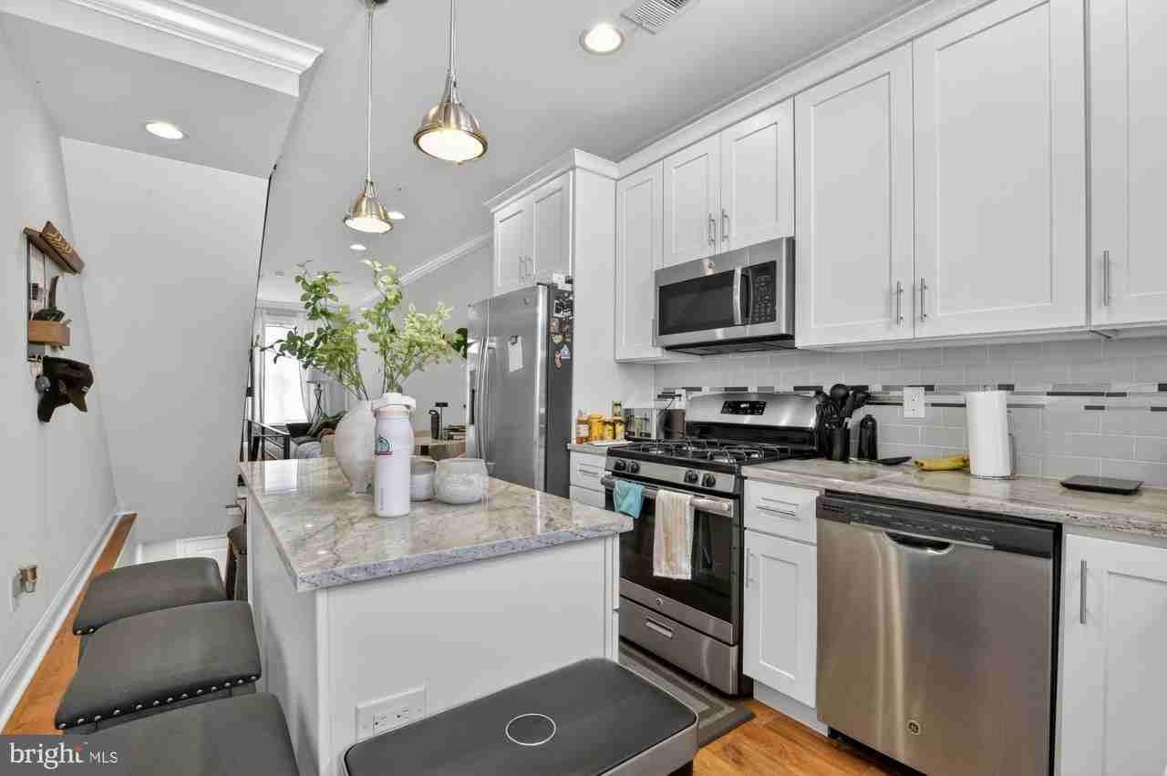 2216 Almond St - Photo 6 of 26