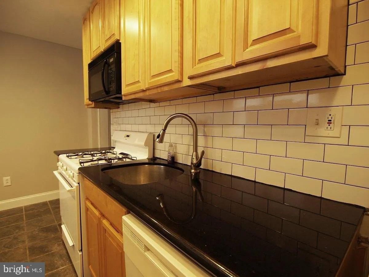 4335 Fleming St - Photo 5 of 19