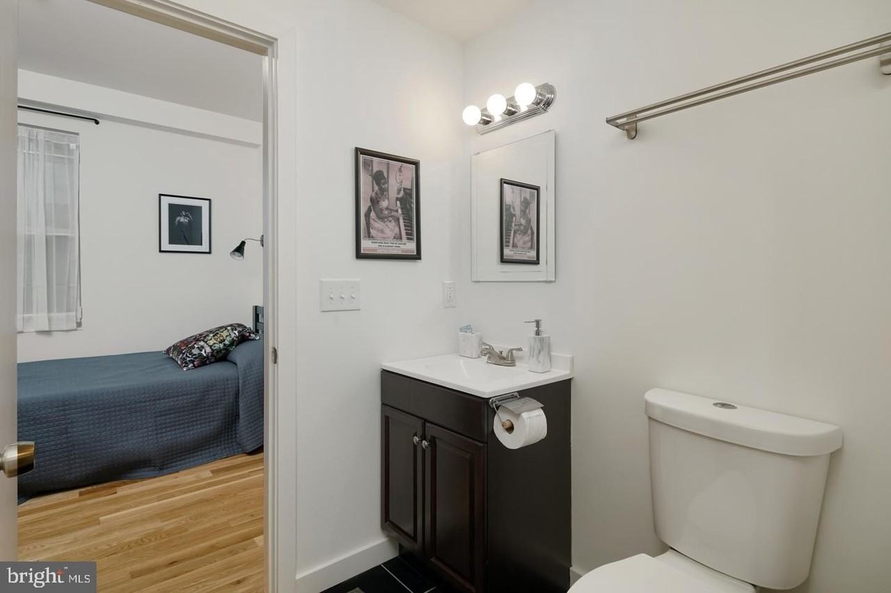 1918 E Cumberland St #H - Photo 7 of 17