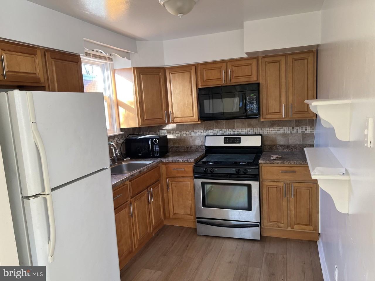 205 Erica Pl - Photo 4 of 6