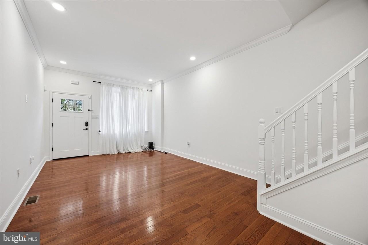 110 Richmond St - Photo 5 of 24