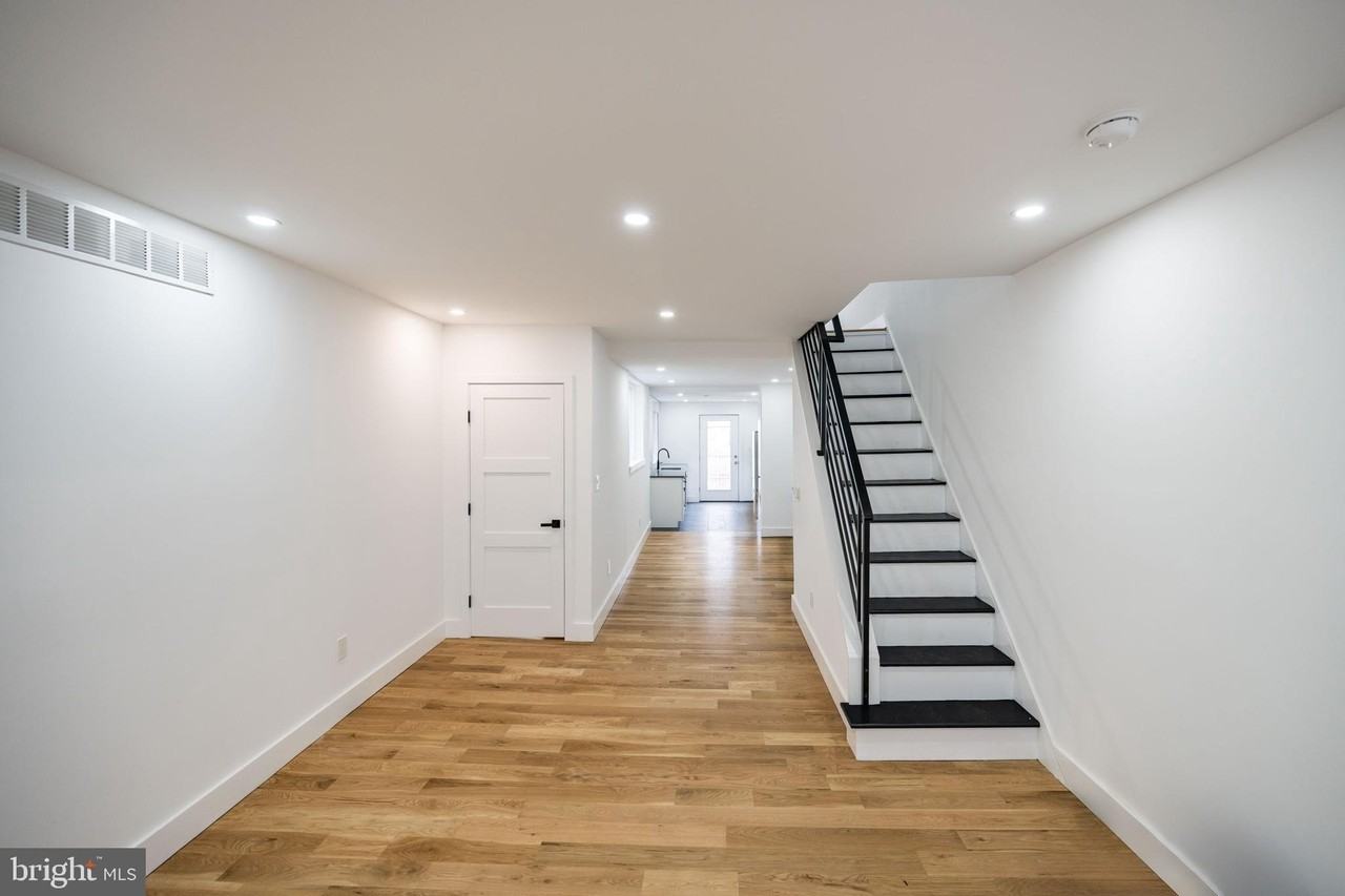 2009 E Cumberland St - Photo 2 of 22