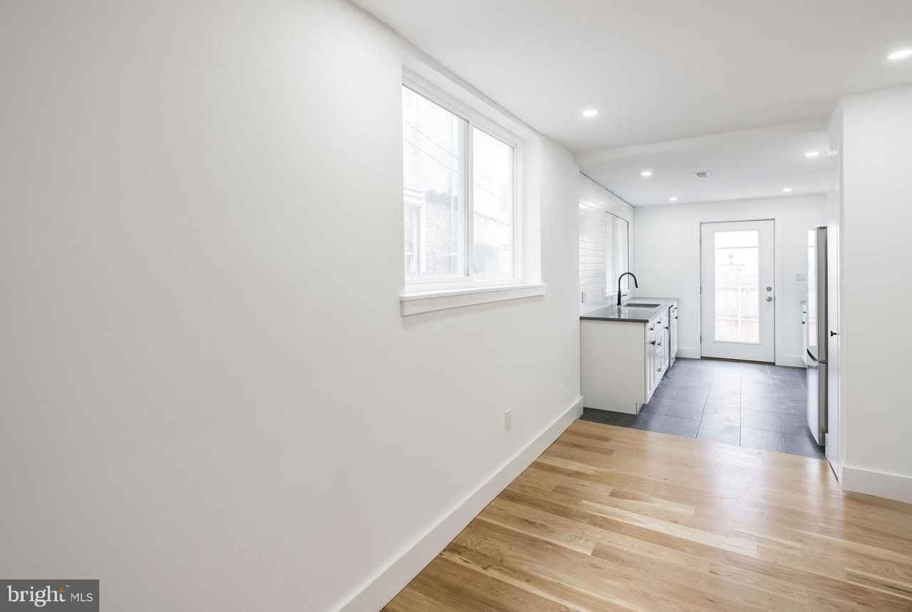 2009 E Cumberland St - Photo 3 of 22