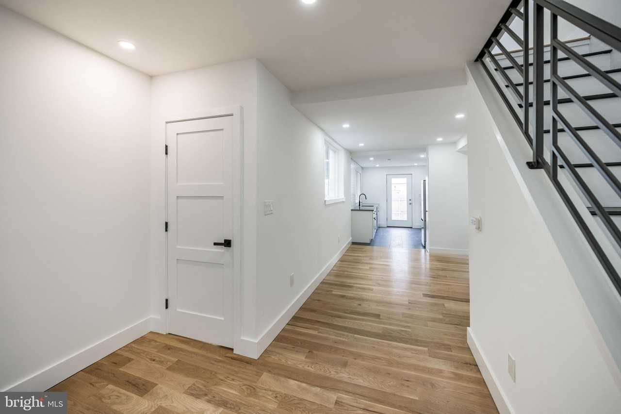 2009 E Cumberland St - Photo 4 of 22