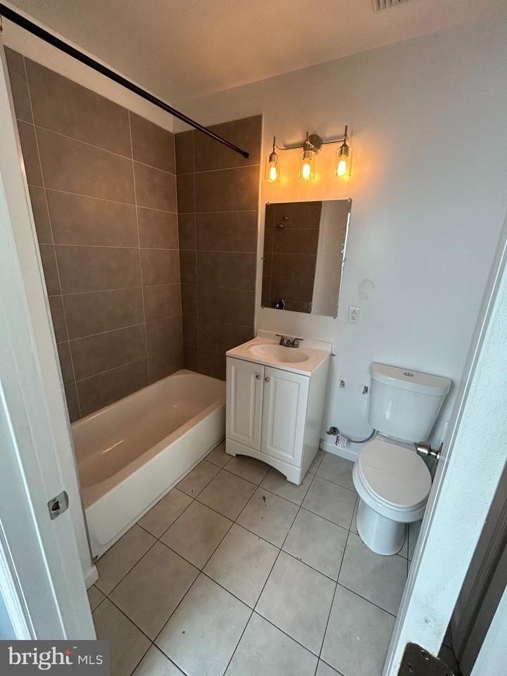 2334 N Carlisle St Unit 2 - Photo 6 of 8