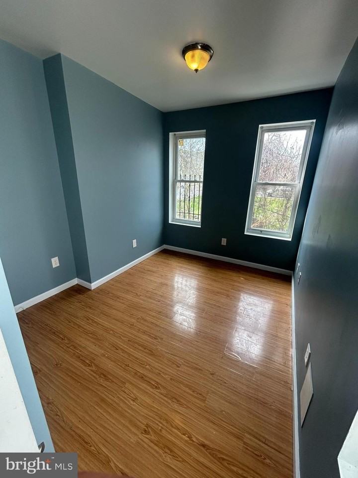 2334 N Carlisle St Unit 2 - Photo 7 of 8