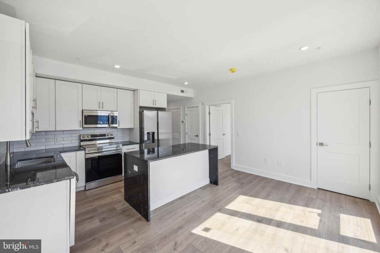 1350 N Front St #202