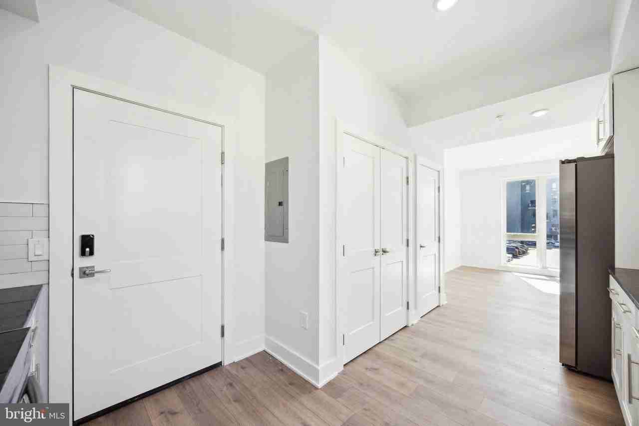 1350 N Front St Apt 204 - Photo 2 of 14