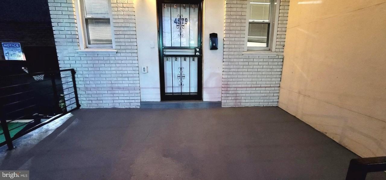 4679 N 16th St - Photo 2 of 20