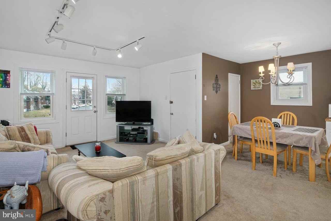 2702 Cranston Rd - Photo 2 of 20