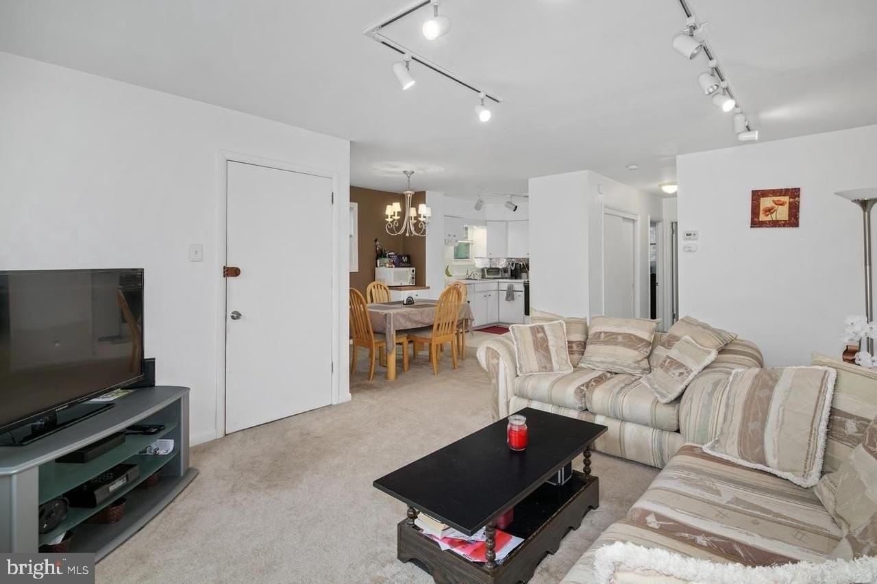 2702 Cranston Rd - Photo 4 of 20