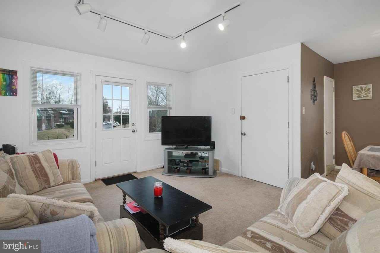 2702 Cranston Rd - Photo 5 of 20