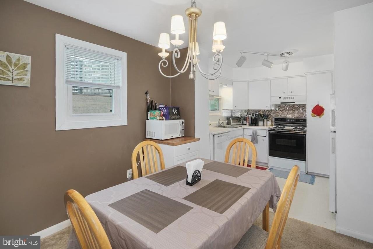 2702 Cranston Rd - Photo 7 of 20