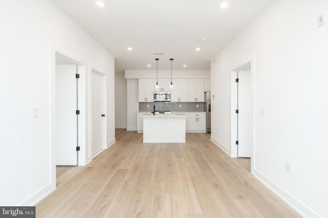 2002 Frankford Ave #302 - Photo 3 of 19