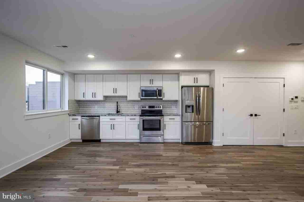 2088 E Cumberland St Unit 4 - Photo 3 of 18