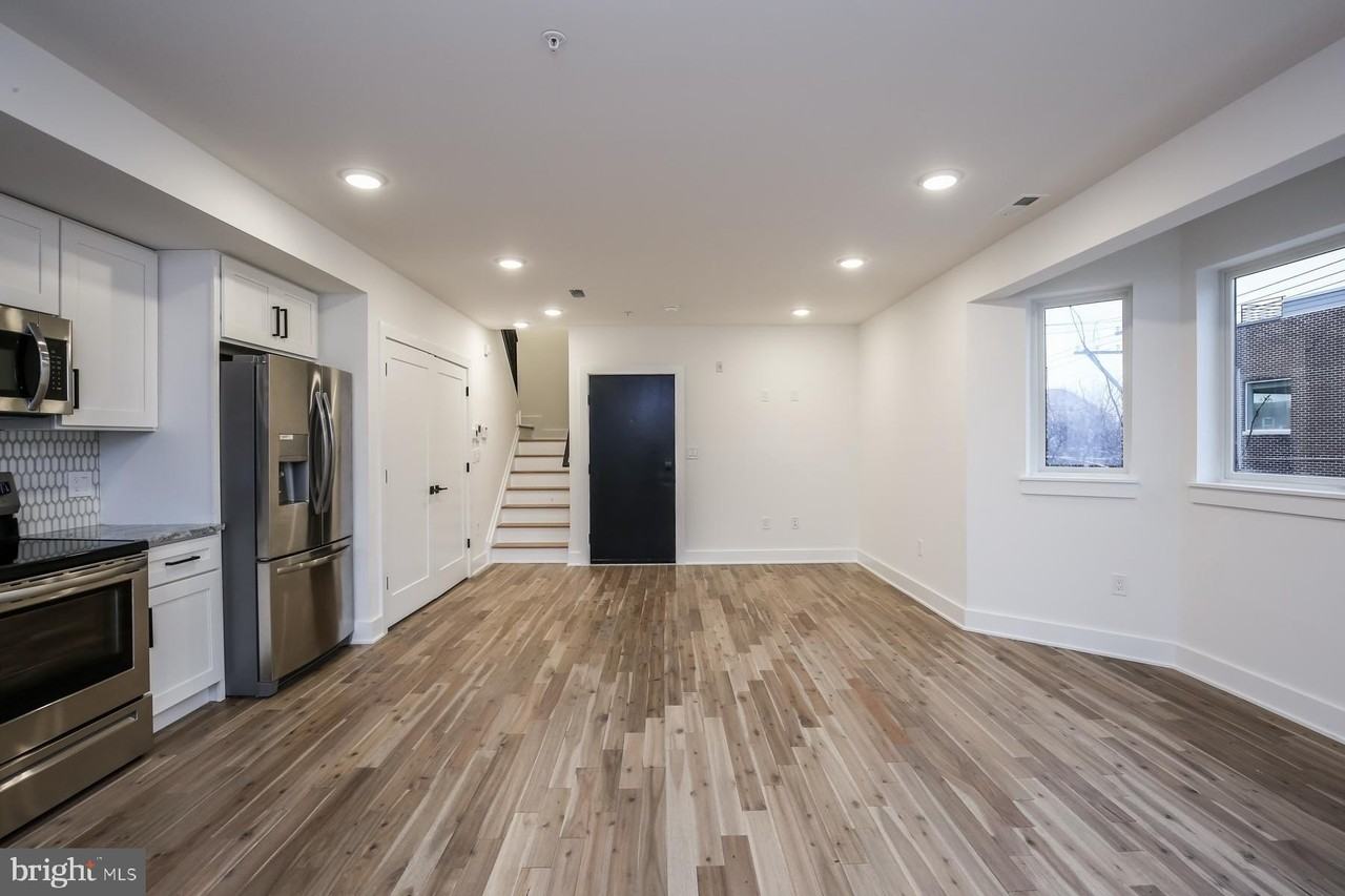 2088 E Cumberland St Unit 4 - Photo 4 of 18