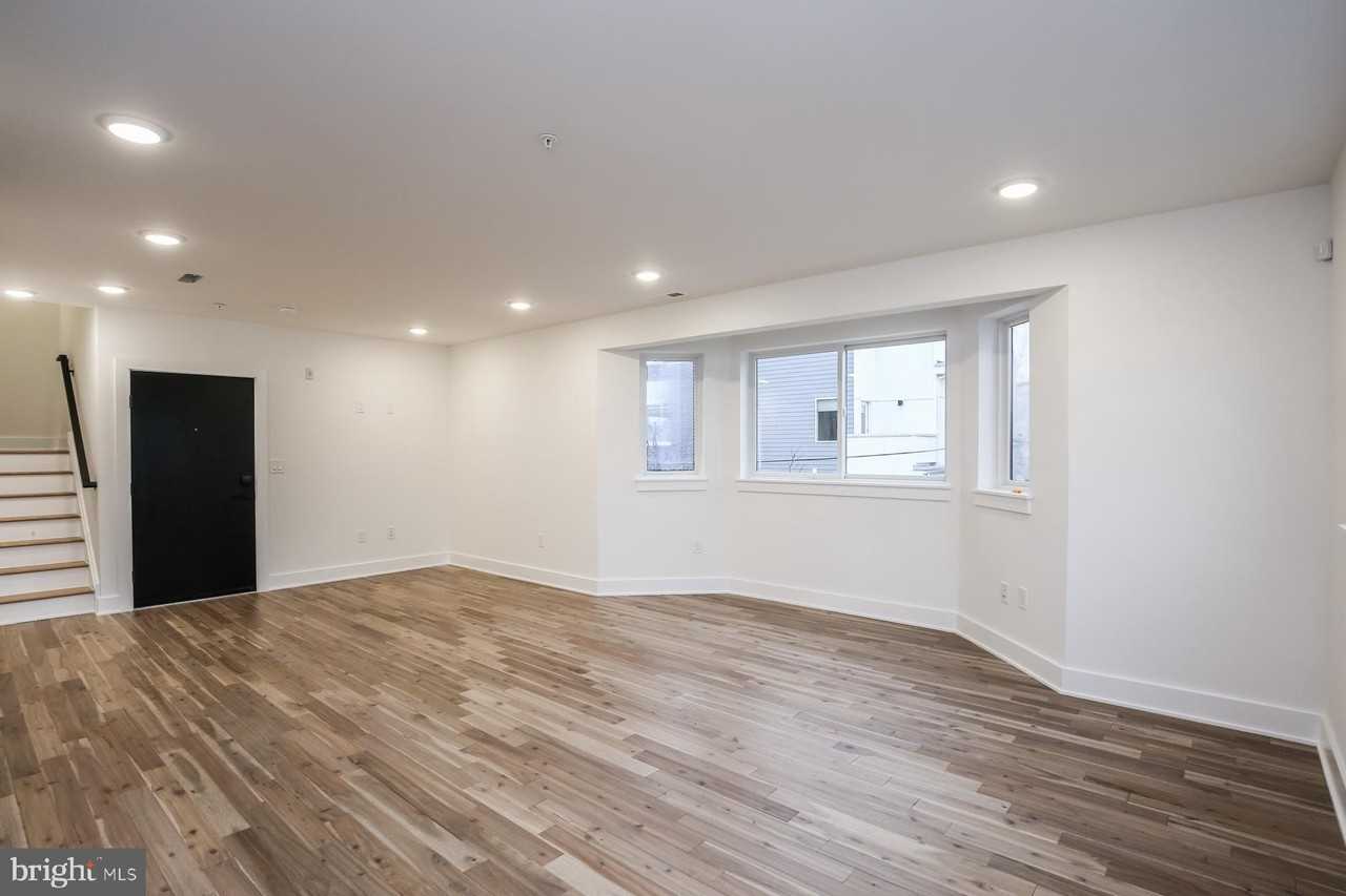 2088 E Cumberland St Unit 4 - Photo 5 of 18