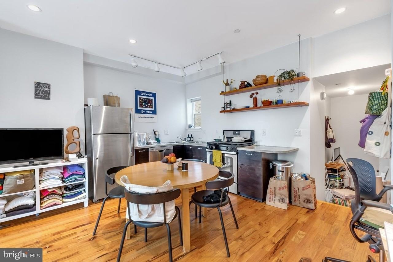 2049 E Susquehanna Ave Apt 2f - Photo 2 of 12